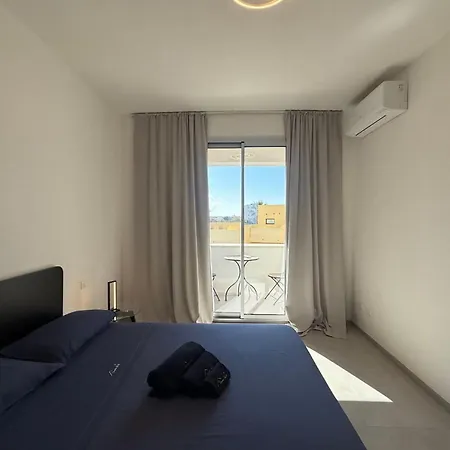 Sea & Pool Apartment