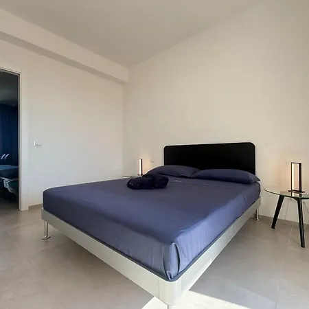 Sea & Pool Apartment *